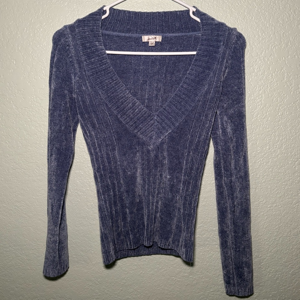 Grane Blue V-Neck Sweater with Textured Sheen